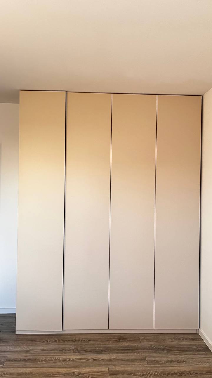 Wardrobes & closets